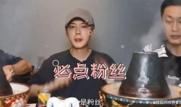 兄弟聚餐吃瓜,瓜香四溢，欢乐时光尽享其中