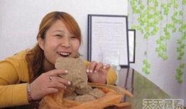 美女吃土瓜