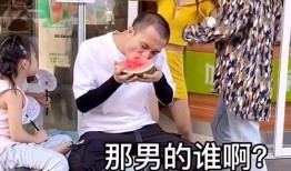 吃瓜情侣楼下吵架