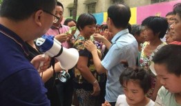 多人围观吃瓜,揭秘网络围观现象背后的社会心理