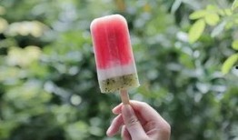 灵位吃瓜吃到飞起,飞起吃瓜，畅游灵界风云