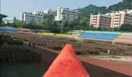 开学军训吃瓜
