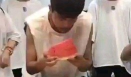 校园吃瓜强,揭秘校园八卦背后的真相