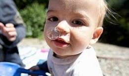 抠鼻害羞吃瓜,抠鼻、害羞、吃瓜的趣味日常