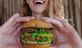 卷毛吃瓜的博主,揭秘娱乐圈幕后故事