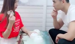 老公请老婆吃瓜