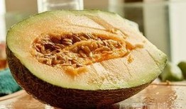 吃铁瓜好还是吃哈密瓜好,口感与营养的较量，哪一种更胜一筹？”