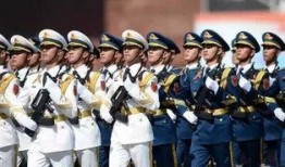 穿着军服女的吃瓜,女兵们的休闲日常瞬间