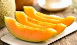 鹅鸭吃哈密瓜,田园生活中的和谐趣事