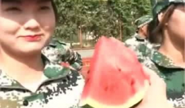 八姐吃瓜少女,揭秘少女生活那些事儿