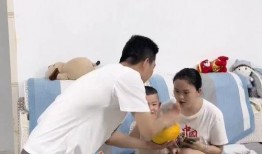 情侣吃瓜搞笑日常,情侣搞笑吃瓜日常大盘点