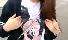 桃沢樱呀吃瓜,瓜田里的甜蜜诱惑