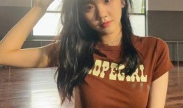 井川里予吃鸡瓜,趣味横生美食体验