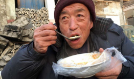 西藏大爷吃瓜视频大全,揭秘高原生活趣味瞬间
