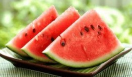 抱着夏天吃瓜,揭秘抱着夏天吃瓜的乐趣