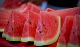 熙然吃不吃瓜,揭秘娱乐圈的甜蜜与苦涩