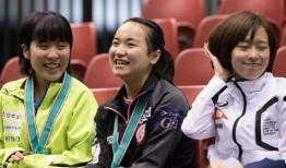 国乒女队在线吃瓜,赛场内外，共度欢乐时光