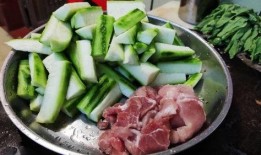 一群猪吃瓜是什么感受,欢乐盛宴中的趣味瞬间