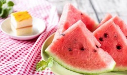 西瓜和姐姐吃瓜,夏日吃瓜欢乐时光