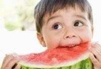 可爱头像男孩吃瓜图片